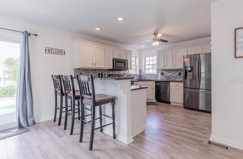 Green Creek House | Beach Block Shoreline Retreat with Pool & Fire Pit 1 Minute Walk to Beach