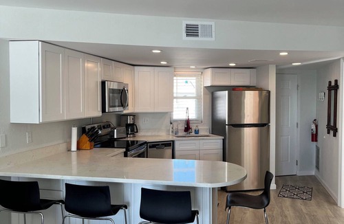 Mid Island Condo | Beach Front 1-bedroom condo mid island Fort Myers Beach