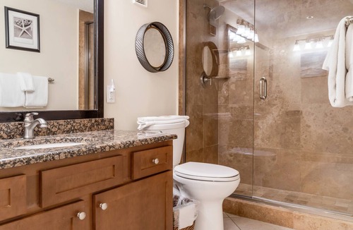 Holiday Isle Condo | Beachfront Views & Endless Fun – Islander 610