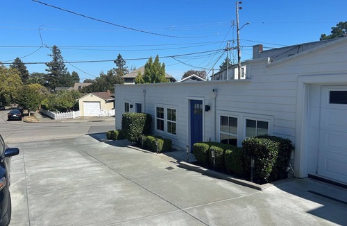 Corte Madera House | Beautiful 2-bedroom Bungalow - Walking Distance to Shops & Restaurants