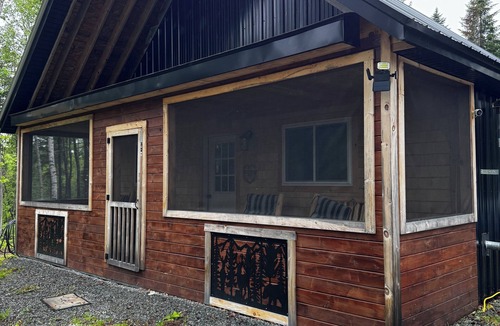 Crystal House | Beautiful 2 bedroom camp with all the amenities of home sleeps 13