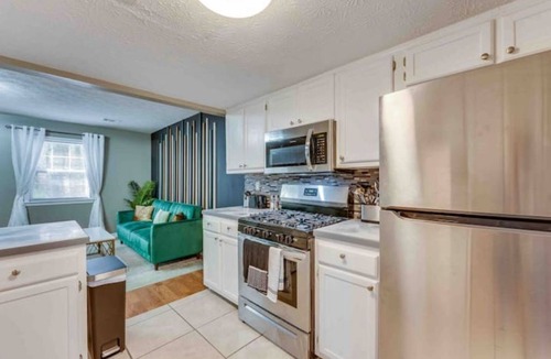 Church Street House | Beautiful 2 bedroom home located by Airport