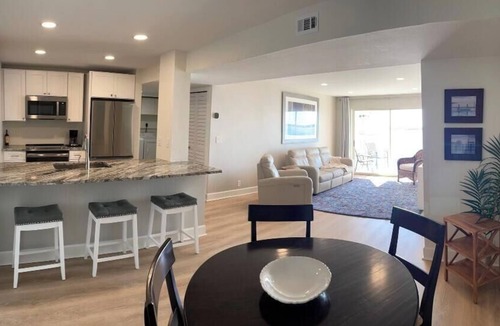 Edgewood Condo | Beautiful 2-BR, 2-Bath Riverfront Condo near the Heart of downtown Ft. Myers