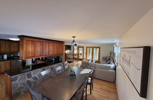 Pittsburg House | Beautiful 4-bedroom house in Pittsburg perfect for your four-seasons getaway
