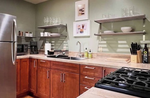 Shepherd Canyon House | Beautiful Canyon View Suite, 1100 sq. ft., private deck, full kitchen