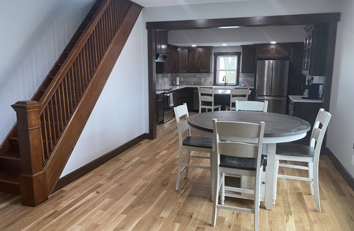 Pemberton House | Beautiful completely renovated farmhouse with all the modern amenities!