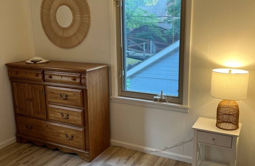 Three Rivers Cottage | Beautiful cottage on the lake 2 bedroom, 1 bath, sleeps 7-8
