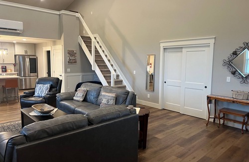 Irwin Apartment | Beautiful Country Setting 1000 Sq. Ft Loft Barn Dominium Apartment all Amenities