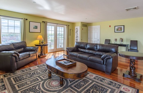 Old Orchard Beach Condo | Beautiful Direct Ocean Front 2 bedroom w/ private balcony