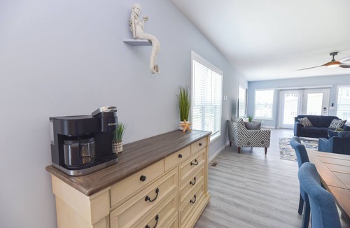 Long Neck House | Beautiful home - marina, beach, pools, family, pets!