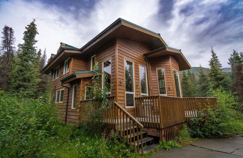 Cooper Landing House | Beautiful Home on 30 Wooded Acres with Creek
