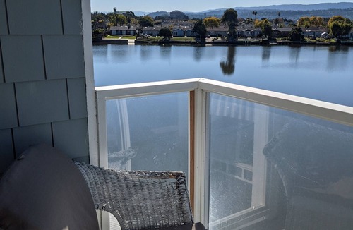 East San Mateo House | Beautiful Mariners Island Waterfront Retreat - Discount for long term stays!