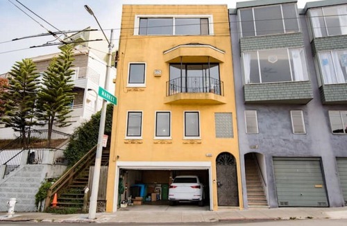 Eureka Valley House | Beautiful Private Studio Apartment With Stunning 360 View of Downtown