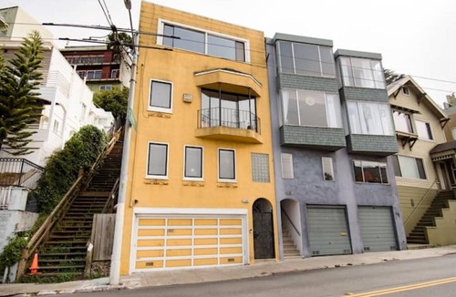 Eureka Valley House | Beautiful Private Studio Apartment With Stunning 360 View of Downtown