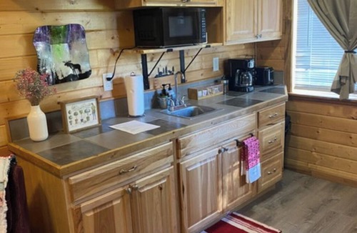 Nikiski Cabin | beautiful rustic cabin 1 bedroom 1 loft 10 min away from prime fishing