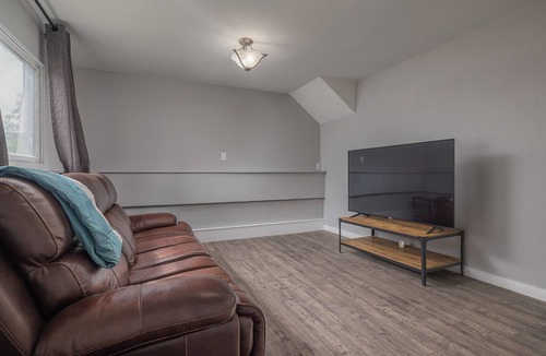 Russian Jack Park House | Beautiful, spacious and clean 4 bedroom home with spare living room