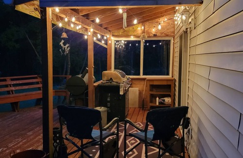Back Loop House | Beautiful valley retreat only 2.6 miles from the glacier and close to airport!