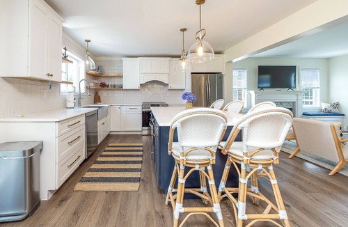 Mid-Coast and Islands House | Beautifully renovated 4BR, 2BA pet friendly home with ocean views and access