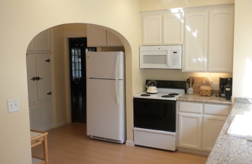 Lodi House | Beautifully restored 1922 craftsman bungalow in a prime Lodi wine tasting area