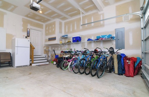 Bayside House | Beds Made, 2 King Suites, 2 Living Rooms, Bikes & Bayside Resort Pools, Courts