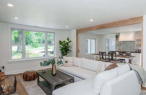 Xenia House | Bellbrook | Professionally Remodeled | 10 Acres in the Woods w/Zipline!