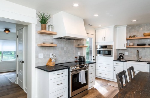 Xenia House | Bellbrook | Professionally Remodeled | 10 Acres in the Woods w/Zipline!