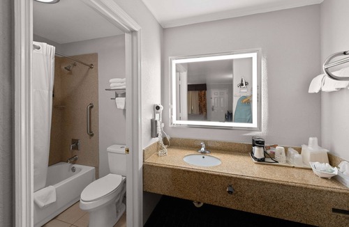 Grove City Hotel | Best Western Executive Inn