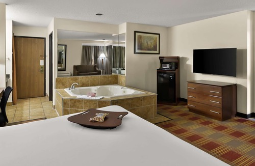 Hebron Hotel | Best Western Lakewood Inn