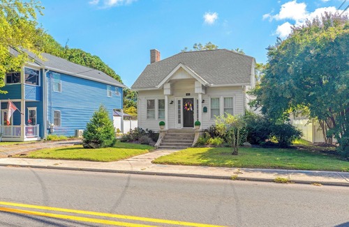 Ocean View Cottage | Bethany Breeze: Cozy 4BR Bungalow 2 Miles to Sand!