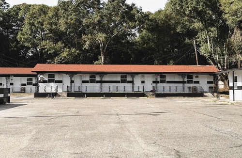 Mobile Hotel | BEVERLY MOTEL