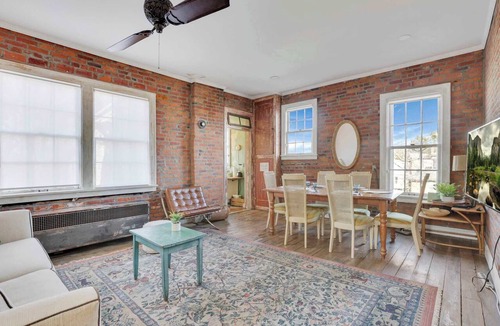 Italian Village Apartment | Big Retro House | Short North | Perfect for Groups