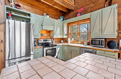 Vein Mountain Cabin | Big Views, Pet Friendly, Fire Pit - Mountain Moments by Carolina Properties