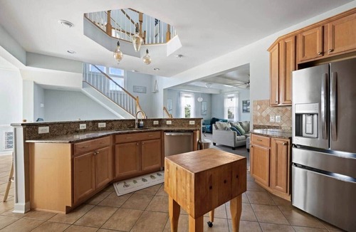 Fenwick Island House | Big Yellow House 100 steps from DE/MD Beach