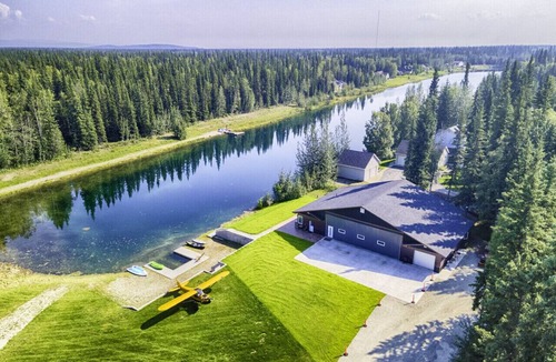 North Pole Apartment | Biplane Hangar: Lakeviews with Northern Lights