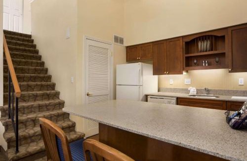 East Paris Hotel | Birch Hill Suites Grand Rapids