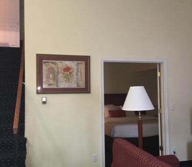 East Paris Hotel | Birch Hill Suites Grand Rapids