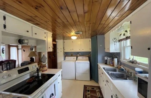 Belgrade Cabin | Black Bear Cottage 2-bedroom cabin in Belgrade perfect for a relaxing getaway