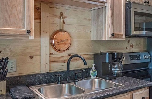 Lancaster Cabin | Blackberry Bramble: Budget friendly Hocking Hills