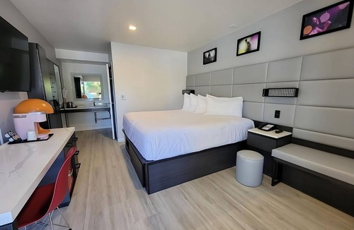 Newhall Hotel | Blast at California's Great America Amusement Park! FREE Parking Onsite