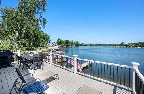 Canadian Lakes House | Blue Bungalow - Charming Lakefront Cottage on Canadian Lakes - Sleeps 8