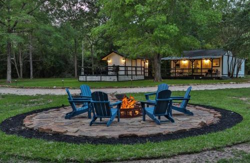 Montgomery House | Blue Pond Cottage Retreat Near Lake Conroe