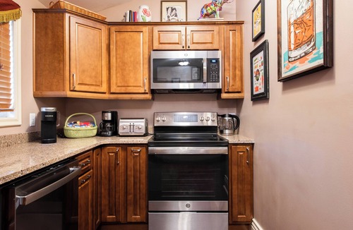 Old Louisville House | Bluegrass Bourbon Inn, historic home, downtown, close to all! Luxury linens