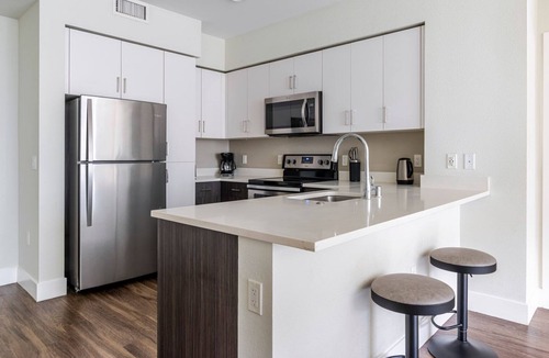 Centerville Apartment | Blueground | Centerville, pool, nr Central Park