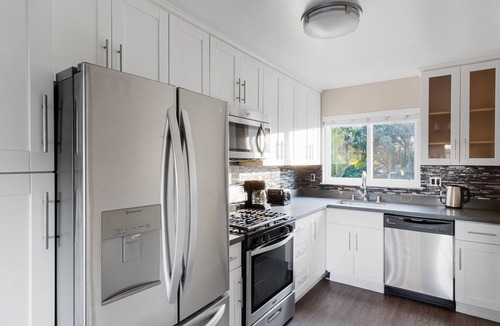 Central San Mateo Apartment | Blueground | Downtown, pool, nr Civic Center