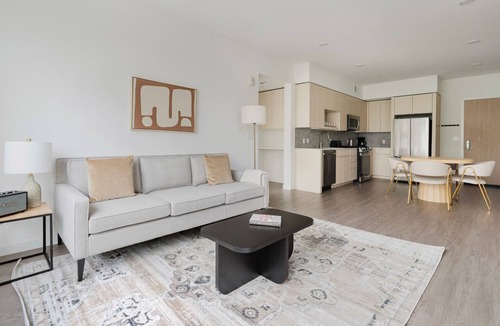 Fremont Apartment | Blueground | East Industrial, pool, nr Lake Elizabeth