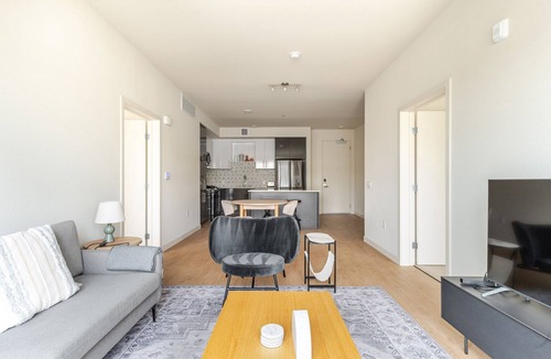 Piedmont Avenue Apartment | Blueground | Oakland, AC, w/d, nr Mosswood Park
