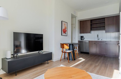 Old San Leandro Apartment | Blueground | Old San Leandro, fitness center, nr San Leandro Park