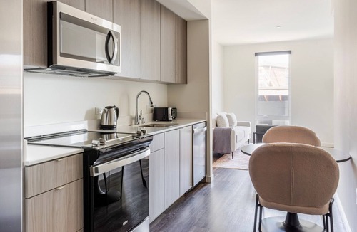 Alameda Apartment | Blueground | West Alameda, fitness center, nr Park