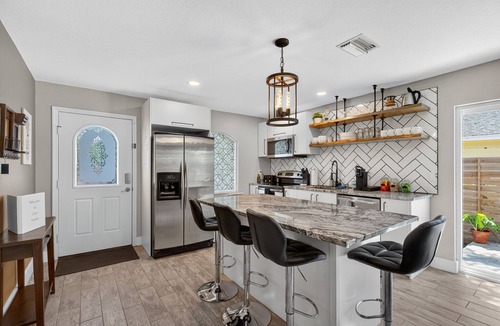 Alta Vista House | Boho Bungalow · 10 Minutes to Siesta Key Beach and 5 Minutes to Downtown.