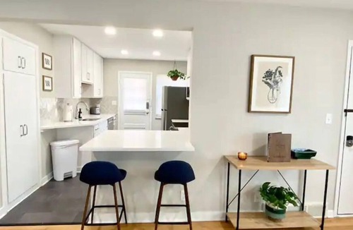 Grandview Heights Apartment | Bold & Beautiful Flat - Unmatched location - Garage
